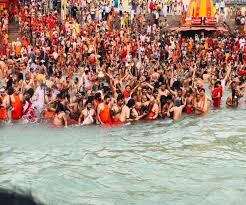 Read more about the article Kumbh 2021 – दूसरे शाही स्नान में भक्त लगा रहे आस्था की डुबकी