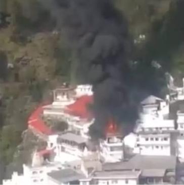 You are currently viewing Vaishno Devi Fire – जम्मू कश्मीर में माता वैष्णो देवी भवन के रूम नंबर-4 में लगी आग