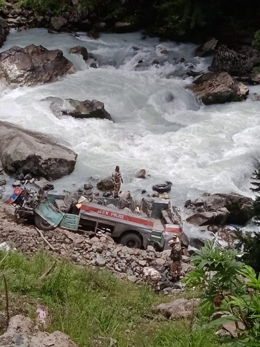 You are currently viewing आइटीबीपी जवानों से भरी बस खाई में गिरी, 6 की मौत 35 घायल,कइयों की हालत नाजुक