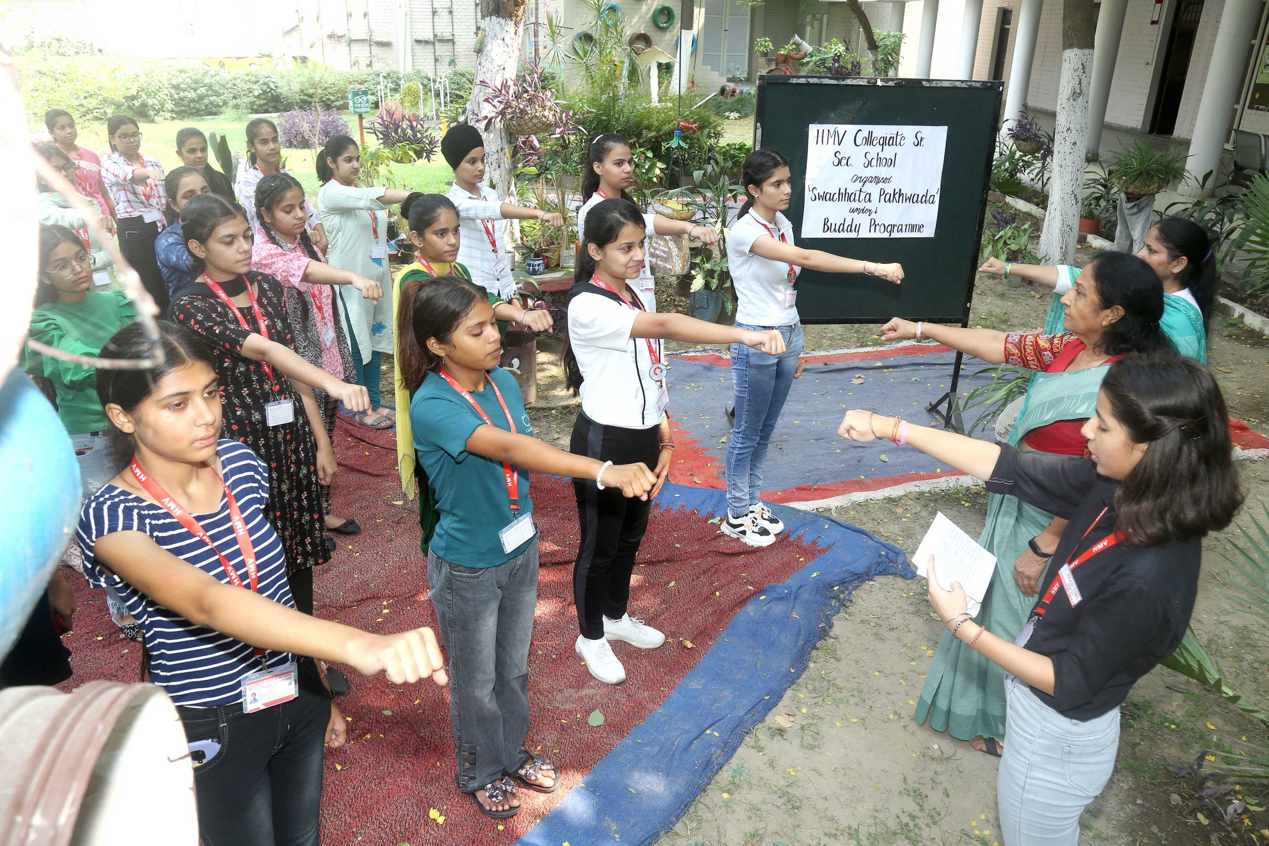 You are currently viewing एचएमवी कॉलेजिएट स्कूल में Buddy program के तहत मनाया गया Cleanliness fortnight