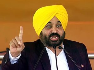 Read more about the article CM Bhagwant Mann पहुंचे Amritsar :माझे के इंडस्ट्रलिस्टों के साथ करेंगे बातचीत; पंजाब पॉलिसी के बार में सरकार रखेगी अपनी बात