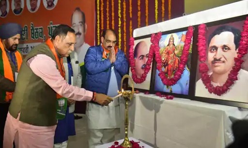 You are currently viewing अमृतसर में आज BJP की जोनल बैठक प्रदेश प्रभारी 7 जिलों के पदाधिकारियों से करेंगे बातचीत लोकसभा चुनावों की तैयारी