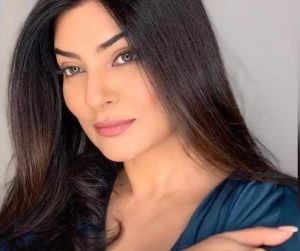 Read more about the article Sushmita Sen  को शूटिंग के वक्त आया था हार्ट अटैक:27 फरवरी  को हॉस्पिटल में एडमिट हुई थीं, बॉडी में हल्का चीरा लगाया गया था